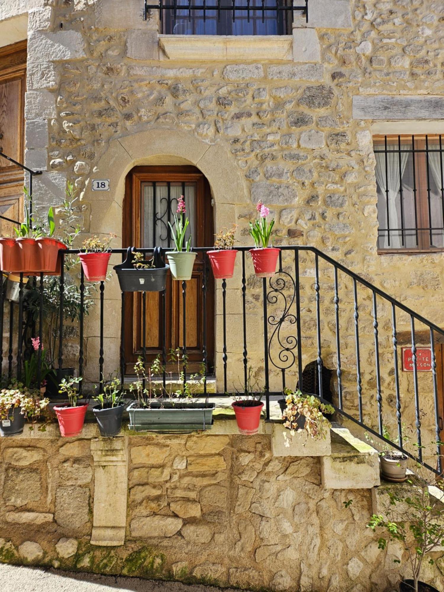 La Petite Maison Cereste Экстерьер фото